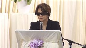 甄妮上台致詞懷念李玟。（圖／翻攝微博）