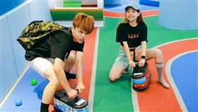 二伯（李佩潔）、蔡阿嘎。（圖／翻攝自臉書）