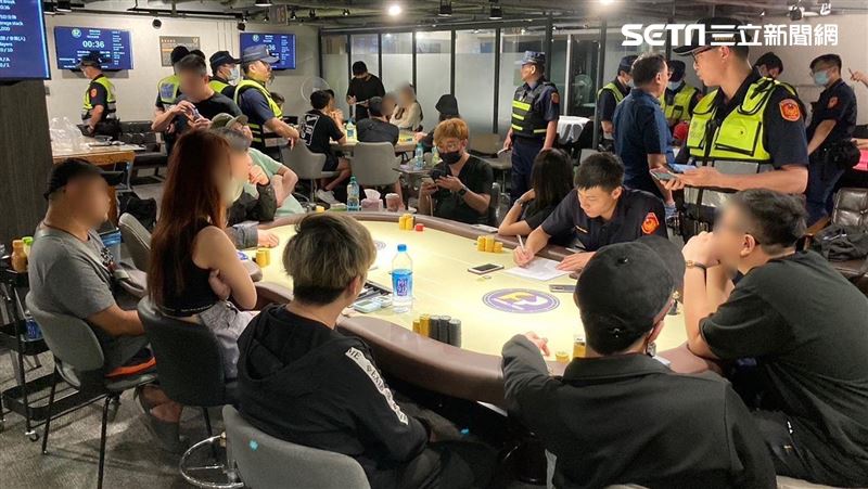 長髮荷官發牌吸賭客　警搗破德州撲克賭場