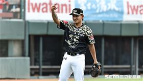 ▲林子偉中職初登場第一次守備機會發生失誤。（圖／記者劉彥池攝影）