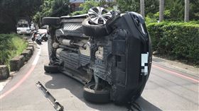 五股區,壟鉤路,新北,休旅車,側翻,自撞,