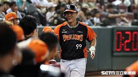 ▲統一獅一壘手林益全靠著唐肇廷的安打跑回球隊第6分。（圖／記者劉彥池攝影）