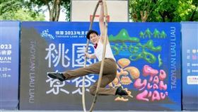 福爾摩沙馬戲團地景藝術節熱鬧演出 解憂快餐車與民眾熱情互動（圖／市府提供）