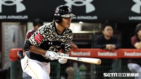 ▲林子偉中職初登場最後一個打席敲出再見雙殺打。（圖／記者劉彥池攝影）