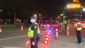 車燈只有8成亮遭攔檢　他氣炸用這招抵制