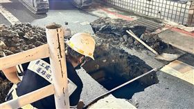 北市,民生東路,天坑
顏若芳臉書