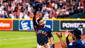 ▲「阿土伯」奧圖維（Jose Altuve）2000安達陣後，搶佔二壘失敗，下場仍受到球迷歡呼。（圖／翻攝自太空人推特）