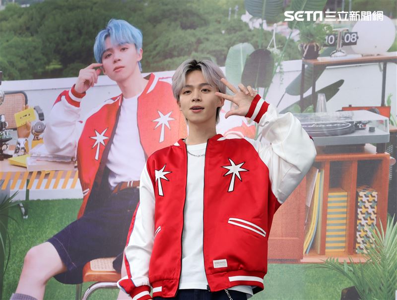 瑋瑋黃挺瑋全新個人EP《Pull n'' Push》簽唱會。（圖/記者邱榮吉攝影）