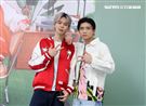 瑋瑋黃挺瑋全新個人EP《Pull n'' Push》簽唱會，嘉賓黃氏兄弟哲哲站台。（圖/記者邱榮吉攝影）