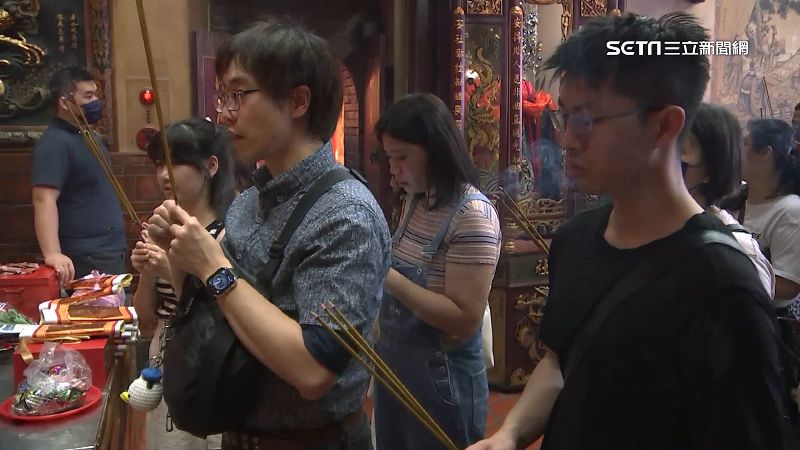 月老求姻緣注意！廟方：勿戴帽、墨鏡遮臉