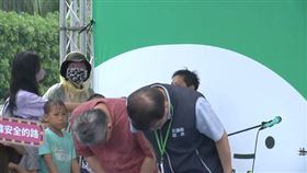 ▲交通部長王國材鞠躬致歉