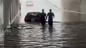中山地下道,豪大雨,積水,汽車,拋錨,脫困,樹林,新北,