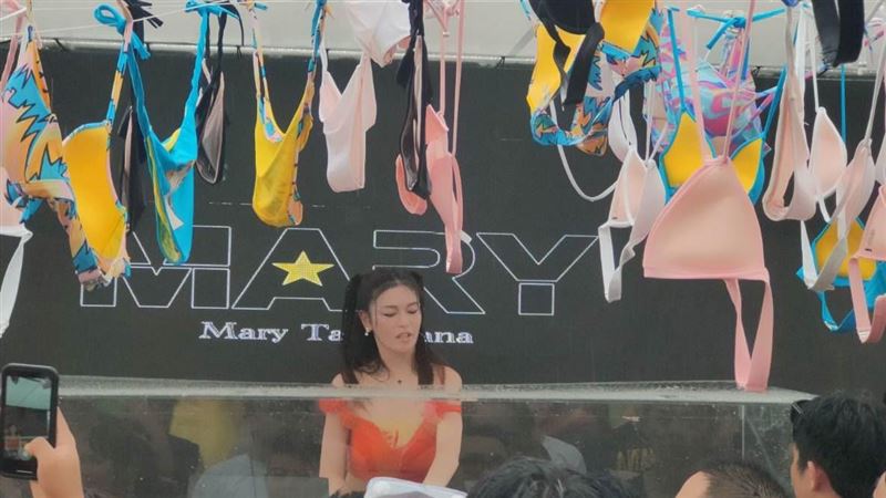AV女神狂晃UU　操中文喊：愛你喔
