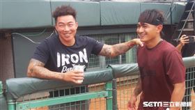 ▲郭泓志與林子偉相見歡。（圖／記者俞聖律攝影）