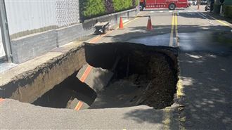 竹北又見巨大「天坑」　瓦斯管線破封路中
