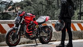 追焦,跑山,山道猴子,過彎,壓車,重機,8+9,改車,示意圖／pexels