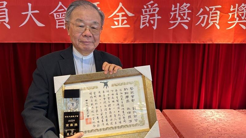 唯一個人獲日表揚　每日一字書法家說話了
