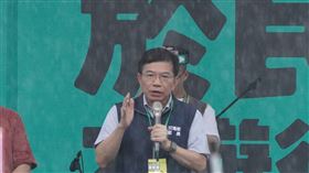 出席還路於民大遊行  王國材為交通道歉路權團體「行人零死亡推動聯盟」20日舉行「還路於民大遊行」，交通部長王國材出席並為過去行人死傷嚴重公開致歉，也表示活動5大訴求他都一一讀過，會將每個建議和細節一一檢討，納入行人交通安全改善政策。中央社記者徐肇昌攝  112年8月20日