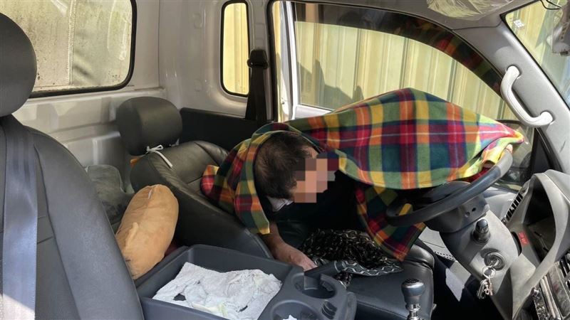 車輛突然移動！　新北修車廠長左腳遭夾斷