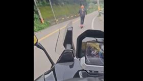 台7乙驚見電動滑板車　時速破60km警將罰　（圖／翻攝自重機車友｜各區路況天氣、資訊分享中心臉書）