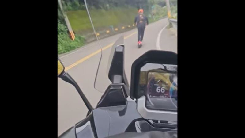台7乙驚見電動滑板車　時速破60km下場慘