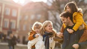 打造一個溫馨且開放溝通的親子家庭氛圍，是爸媽們所嚮往的目標