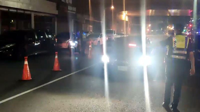 酒駕男狂奔400M拒測遭壓制　3違規噴20萬