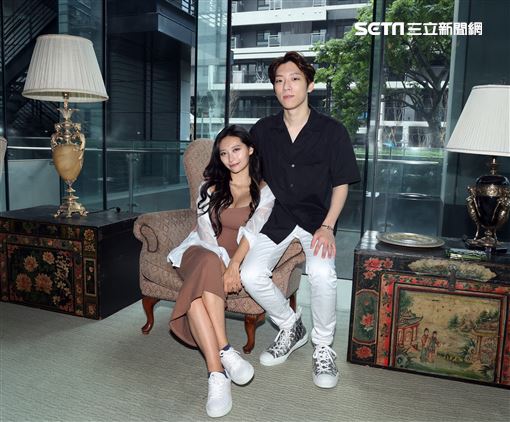 最辣孕婦祈錦鈅、老公三立新聞網專訪。（圖／記者邱榮吉攝） 