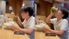 網友在吃拉麵時，看到有男客人直接喝下公用的韭菜調料。（圖／翻攝自推特）