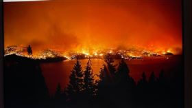 加拿大台僑和留學生野火受災  僑胞互助伸援手基羅納的這場大火來勢洶洶，短短2天時間一發不可收拾，數萬人被迫撤離，所幸台僑社區主動提供幫助，讓被迫離開家園的僑胞和留學生有地方棲身。（基羅納台灣文化協會會長賴威谷提供）中央社記者程愛芬溫哥華傳真  112年8月21日