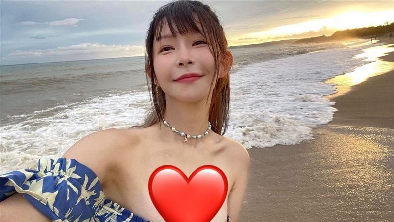 領口太低了　女神激裸超胸春光畫面辣翻網