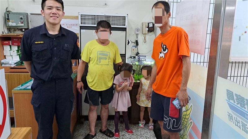 7歲牽3歲報案「她爸不見了」下秒大家笑了