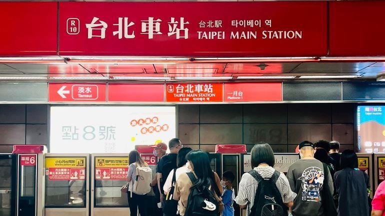 韓國妹子來台灣玩 見北捷「1景象」嗨翻