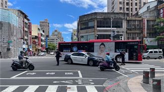 新／高雄市公車闖禍！80歲阿嬤被撞倒