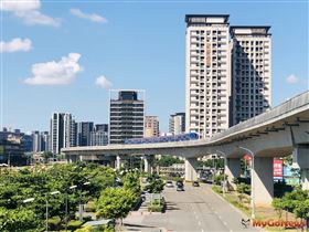 機捷高鐵桃園站，周邊住宅6年漲45％居各站之冠。(圖/台灣房屋提供/MyGoNews提供)