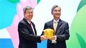 行政院長陳建仁今（22）日出席「環境部揭牌暨部長布達典禮」。（圖／行政院提供）