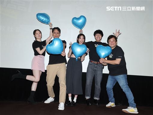 導演瞿友寧、演員盧廣仲、蔡亘晏（爆花）、江齊、黃鐙輝出席「他馬克老闆」媒體粉絲見面會。（圖/記者邱榮吉攝影）