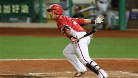 ▲高孝儀9上關鍵一擊，打下2分打點安打。（圖／味全龍球團提供）