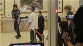 藝人陳盈潔發監，今早於北檢報到。（圖／記者楊澍攝影）