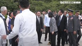 蔡英文今（23）日赴金門太武山公墓出席「八二三戰役勝利65週年紀念活動」，國民黨總統參選人、新北市長侯友宜及國民黨立委陳玉珍同場。