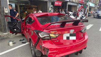 21歲男肇事落跑　桃園男氣到「掰彎」車門