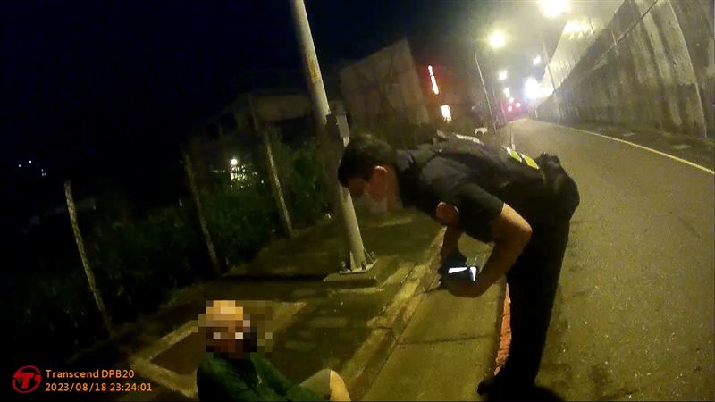 請支援糖果　土城男身體不適警及時救援