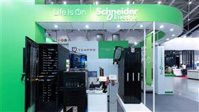 施耐德電機攜手工業自動化經銷商騰柏科技股份有限公司參與2023台北國際自動化工業大展，展出施耐德電機多項整合能源管理與自動化解決方案，協助台灣產業搶佔國際商機。（圖／施耐德電機提供）