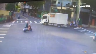 假摔　貨車轉彎騎士攔車控撞到人索3千