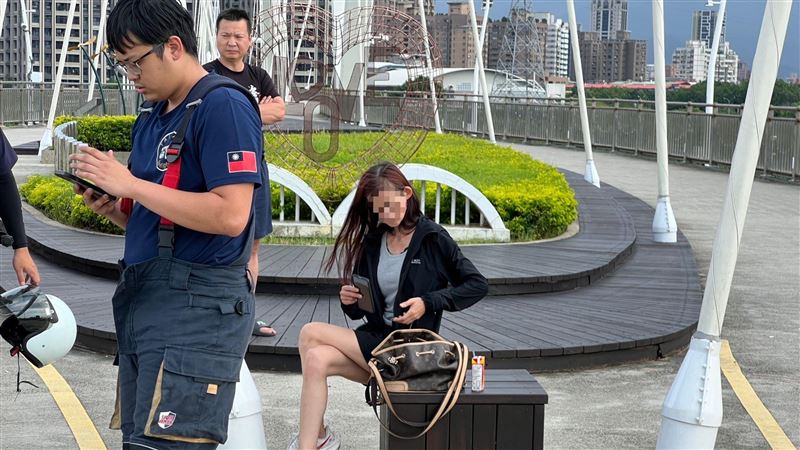 新莊婦站新月橋欄杆外！見消防員大吐苦水