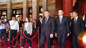 柯文哲赴忠烈祠「緬懷八二三戰役勝利65周年」。（圖／民眾黨提供）