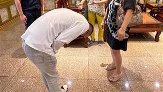 鳳梨追到遭詐阿嬤下落　鞠躬上香畫面曝光