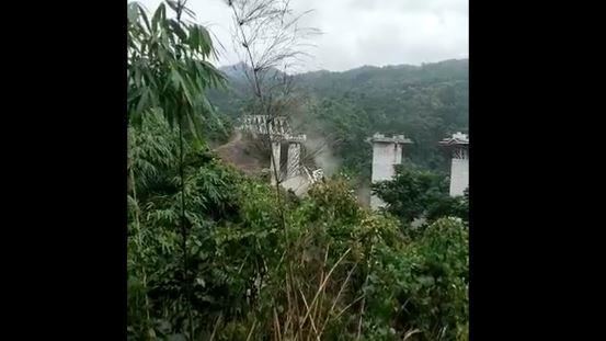 印度鐵路橋無預警坍塌　至少17工人喪命