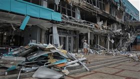 烏克蘭今日表示，俄羅斯1個月內針對其海港和河港發動攻擊，總計摧毀了27萬噸穀物；同時，俄軍無人機攻擊東北部一所學校，至少造成4人死亡。（圖／路透社／達志影像）