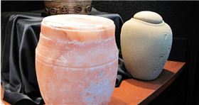 骨灰罈,喪禮,親人,過世,撿骨（示意圖／PIXABAY）